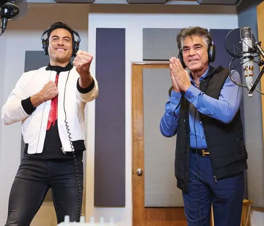Carlos Rivera  y El Puma hacen una alegre versin de Agrrense de las manos 
